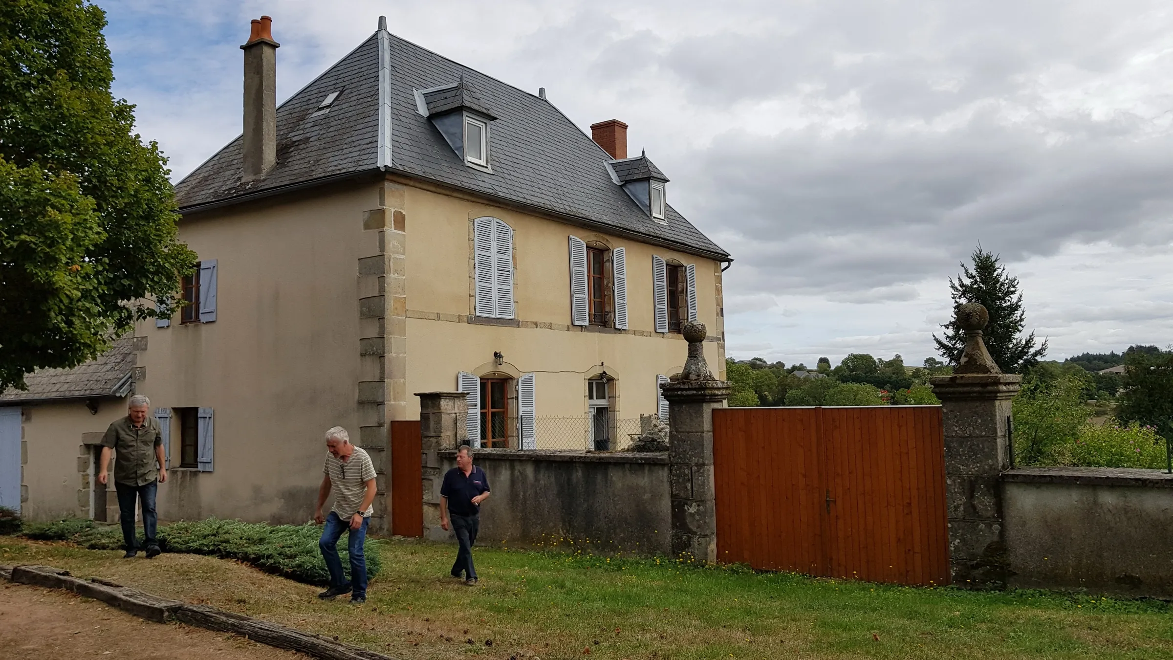 2 Logements et une salle communale